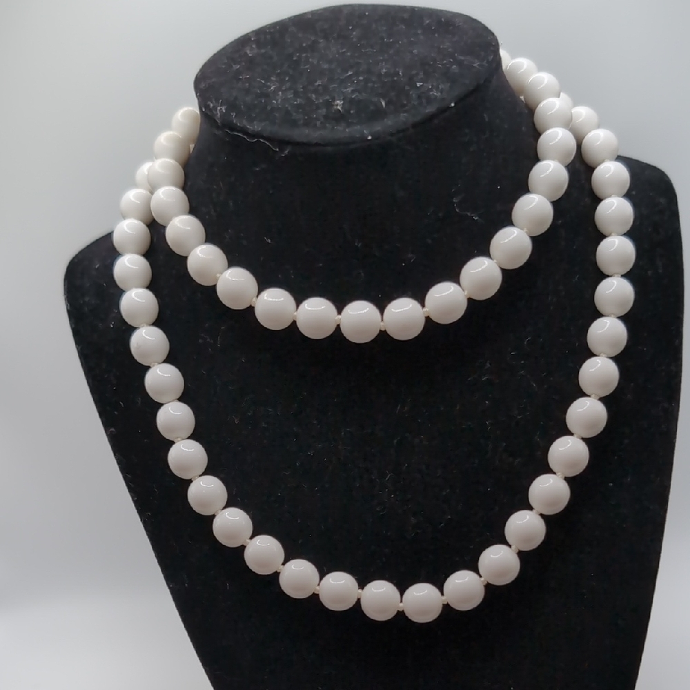 Elegant White Beaded Necklace